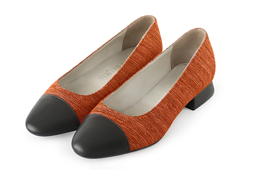 Dark grey and terracotta orange women's ballet pumps, with low heels. Round toe. Flat block heels. Front view - Florence KOOIJMAN